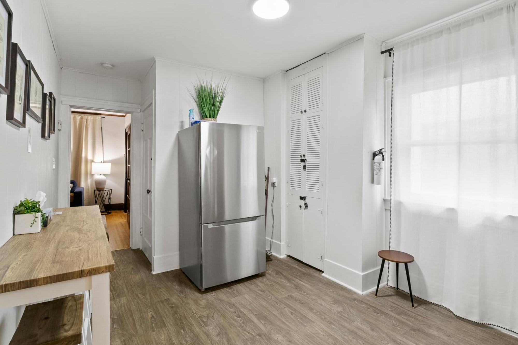 Holiday home King Bed-full Kitchen-self Check-in-parking-uofr