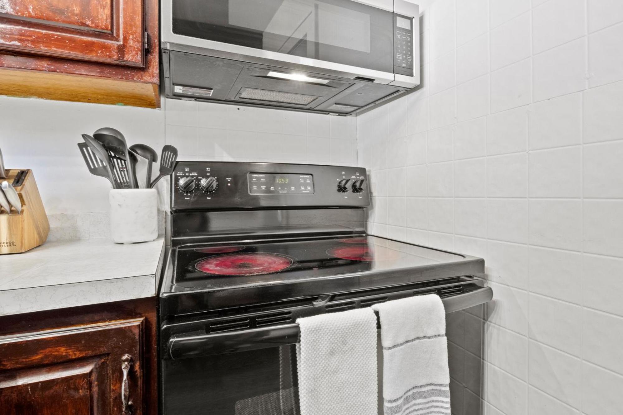 King Bed-full Kitchen-self Check-in-parking-uofr Holiday home Rochester