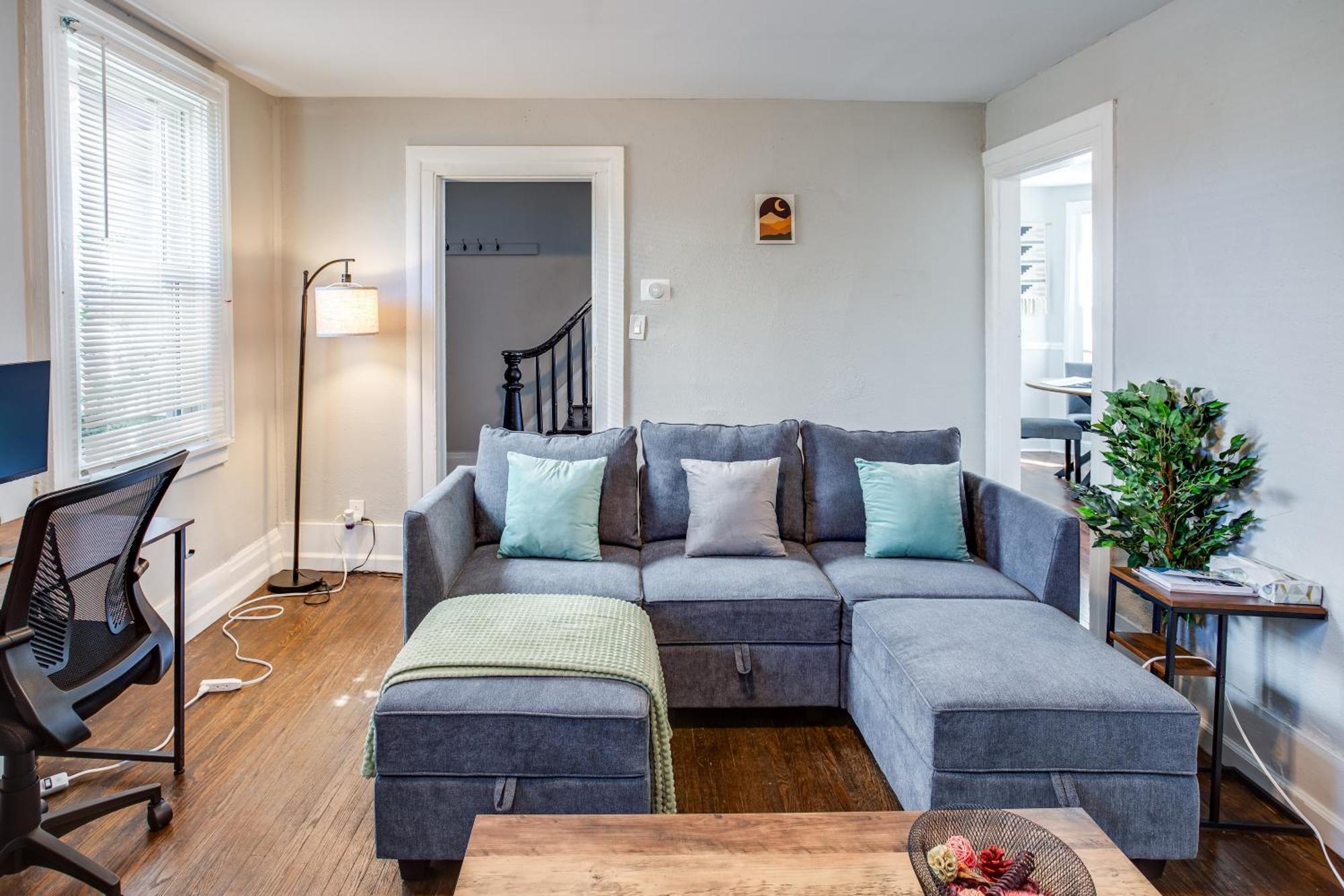 3br With In-unit Laundry, Parking, Sound Bar *