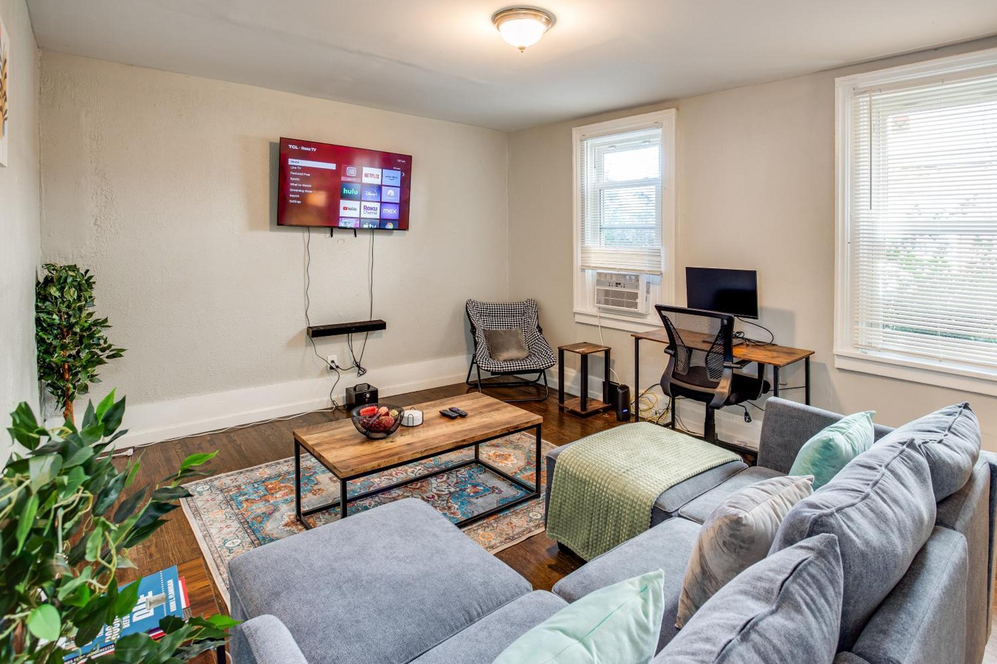 Apartment 3br With In-unit Laundry, Parking, Sound Bar