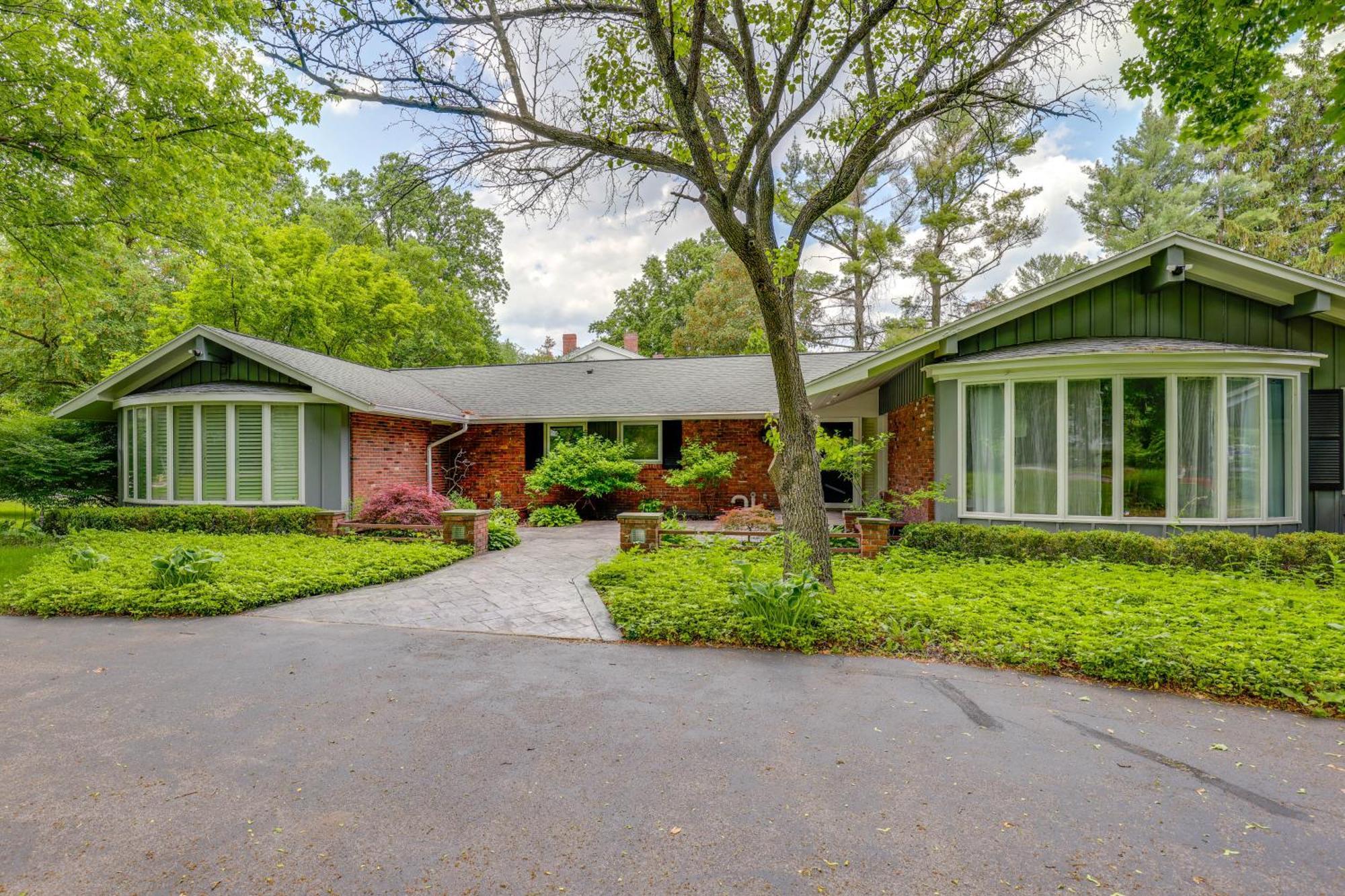 Spacious With Heated Pool And Hot Tub!