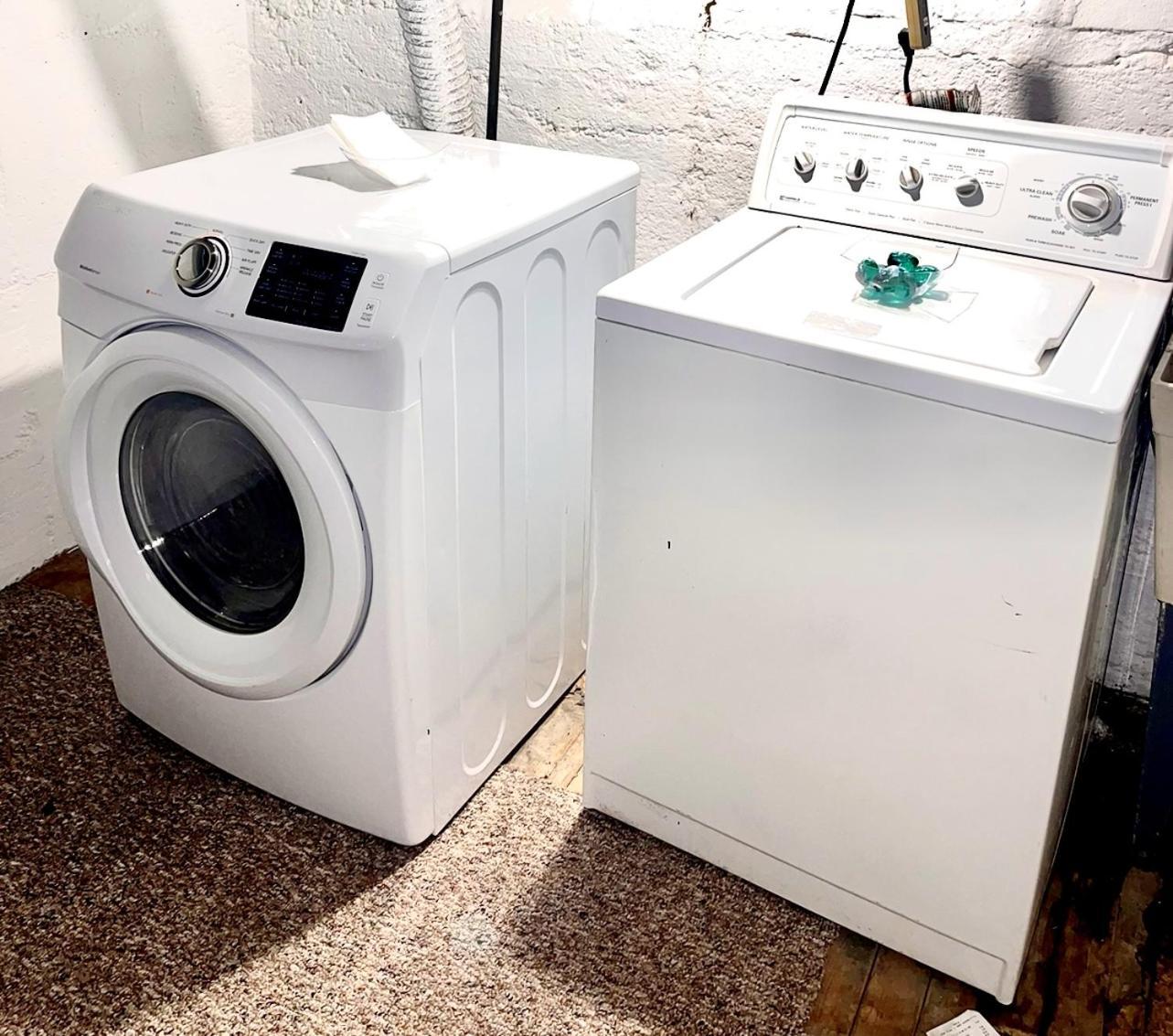 Holiday home Spacious With In-unit Laundry, Parking, 1gb Wifi, & Patio Deck *
