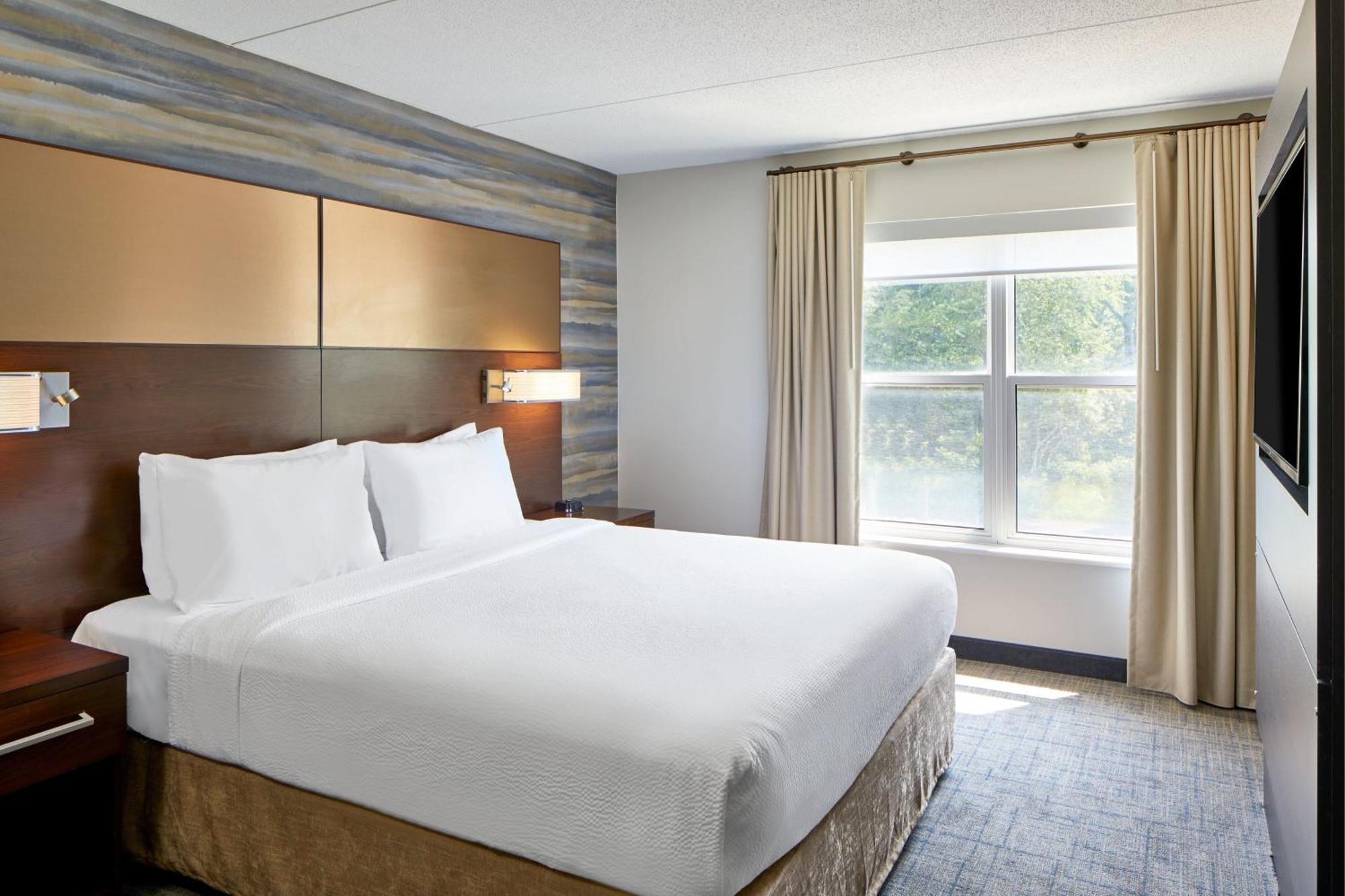 Hotel By Marriott West Greece 3*
