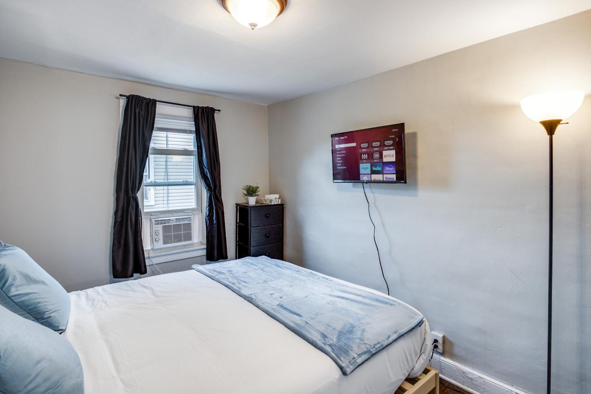 Apartment 3br With In-unit Laundry, Parking, Sound Bar