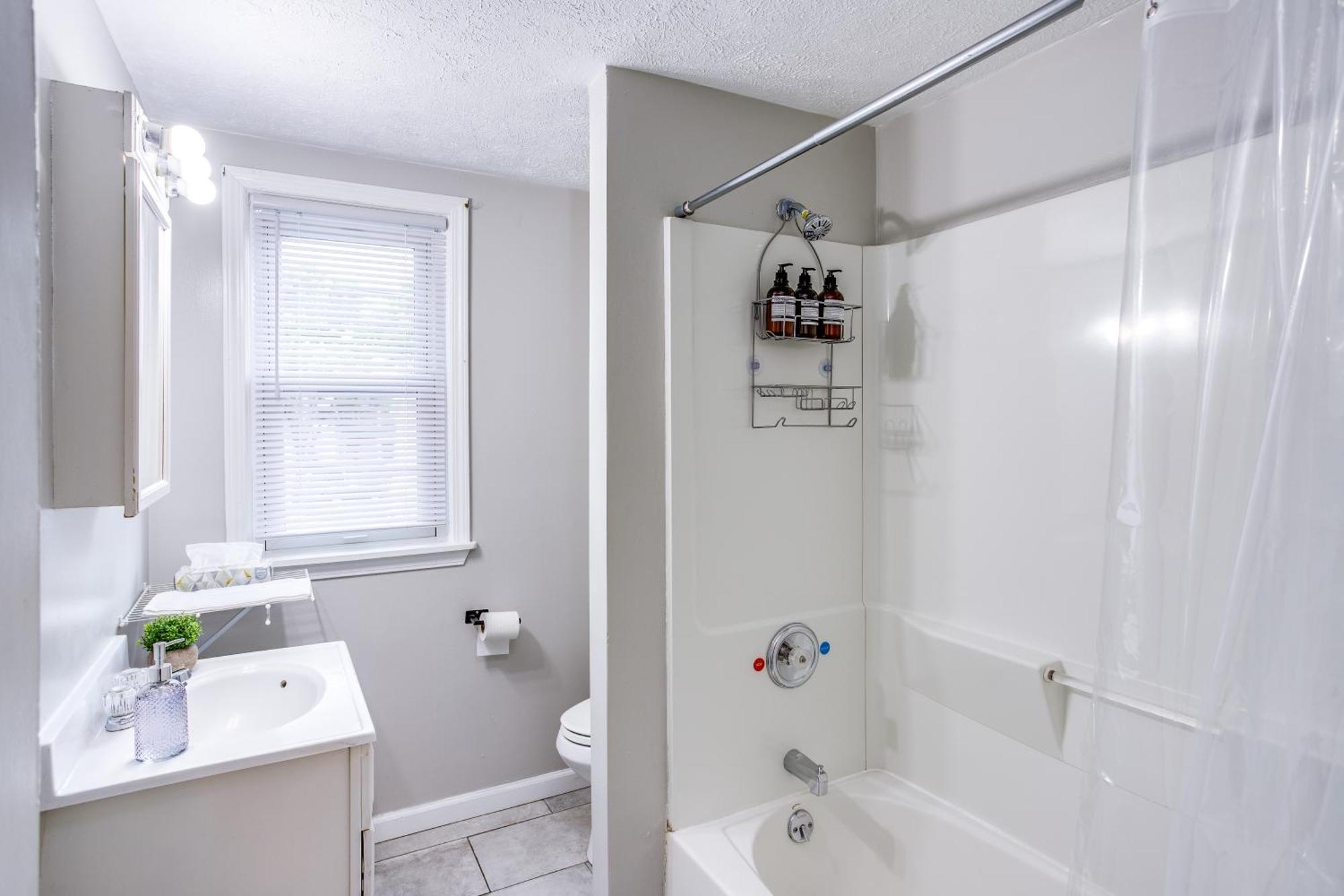 Apartment 3br With In-unit Laundry, Parking, Sound Bar