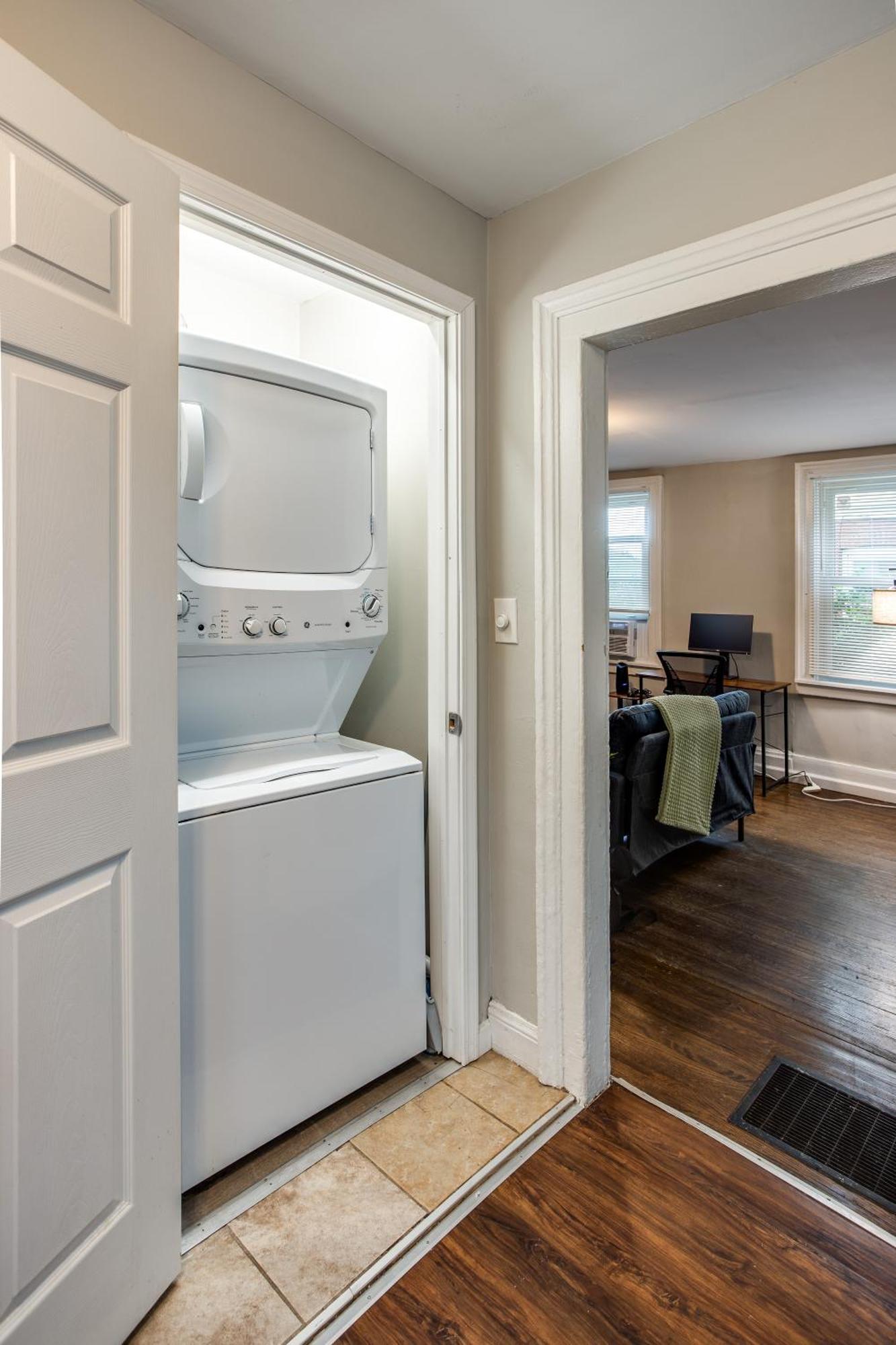 Apartment 3br With In-unit Laundry, Parking, Sound Bar Rochester