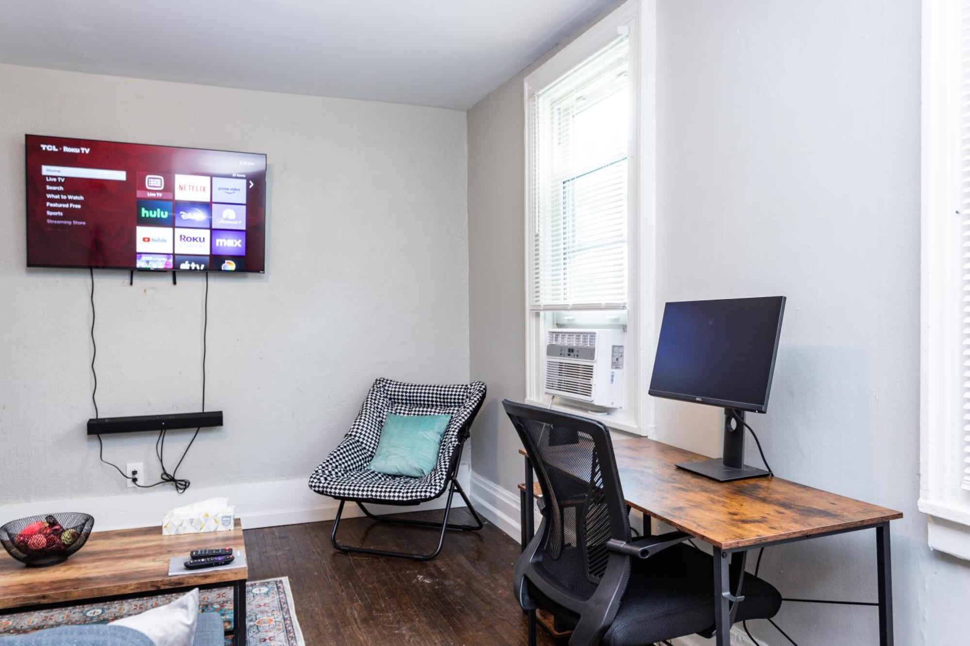 3br With In-unit Laundry, Parking, Sound Bar Apartment *