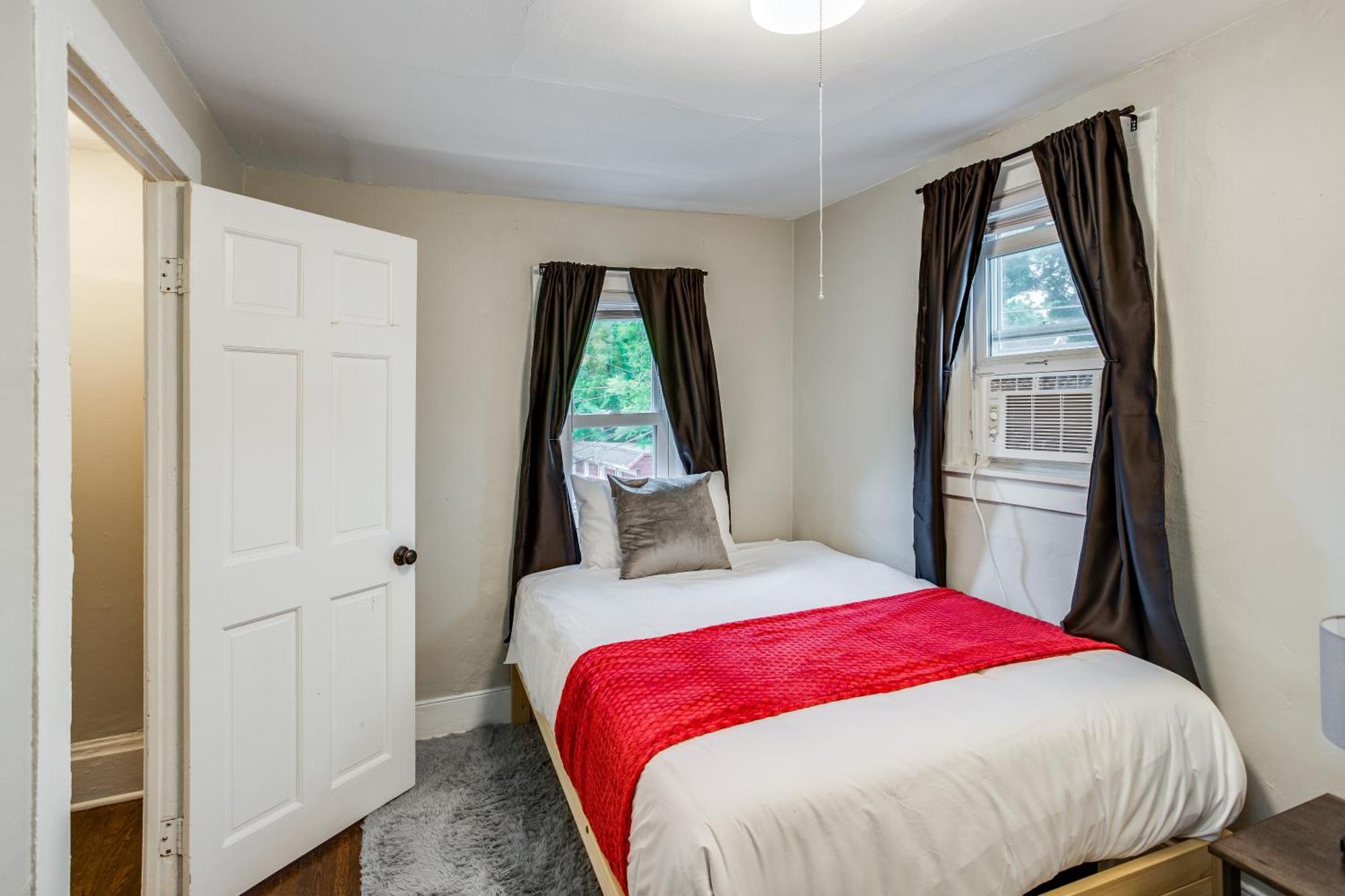 3br With In-unit Laundry, Parking, Sound Bar *