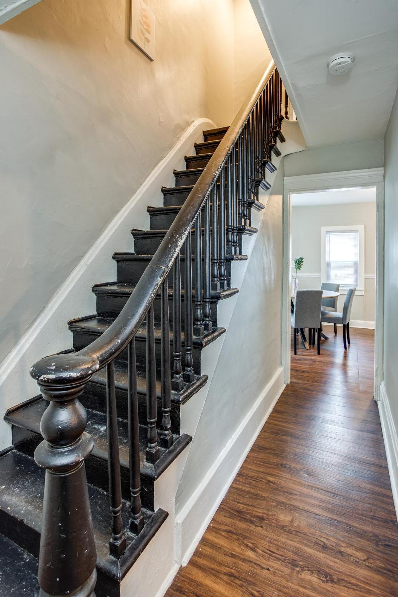 3br With In-unit Laundry, Parking, Sound Bar Apartment *