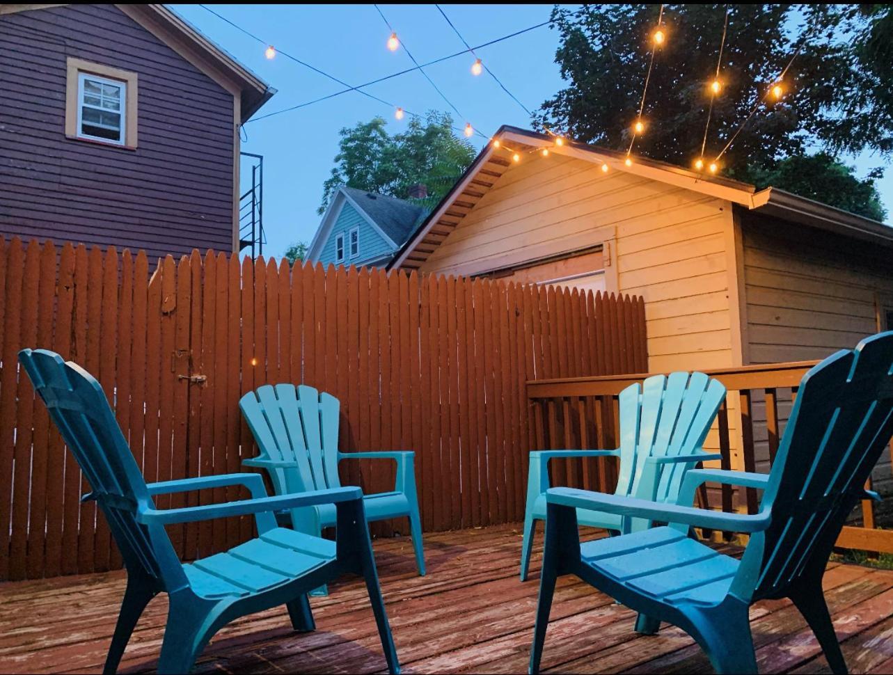 Spacious With In-unit Laundry, Parking, 1gb Wifi, & Patio Deck Holiday home