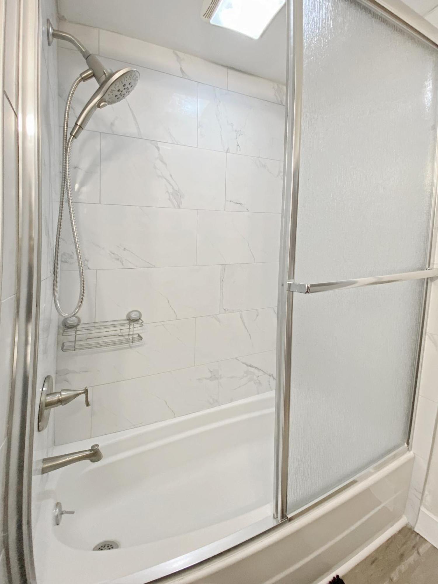 Lux 3br, Steps From Airport, U Of R & Grocery Stores * Rochester