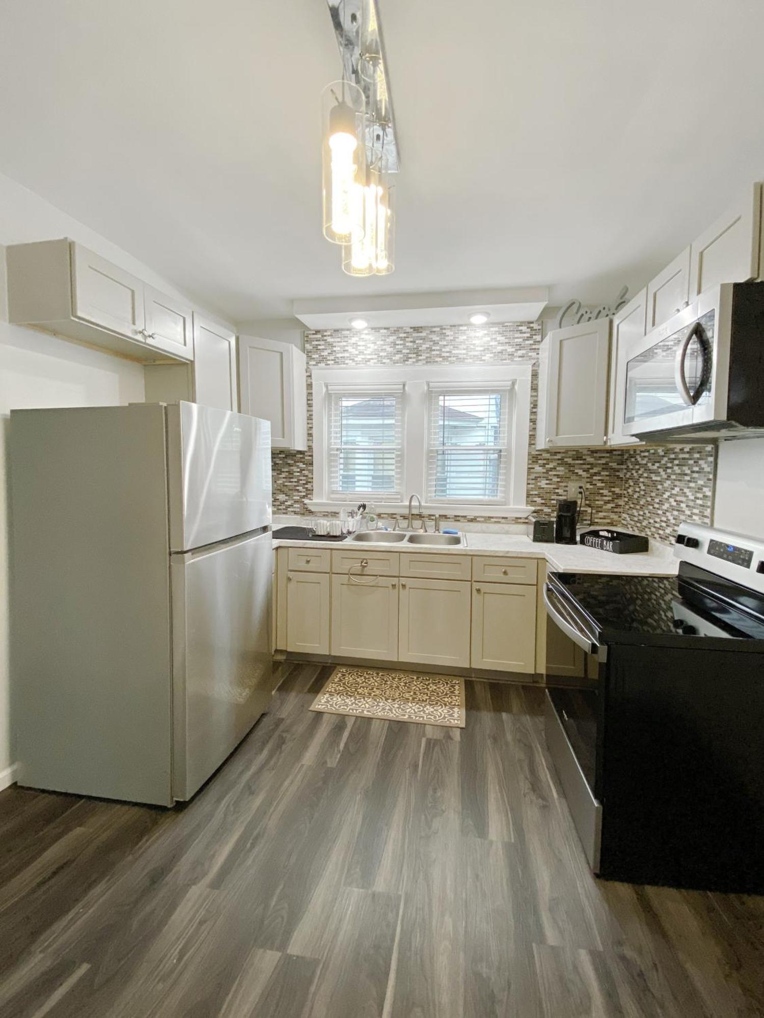 Lux 3br, Steps From Airport, U Of R & Grocery Stores Holiday home *
