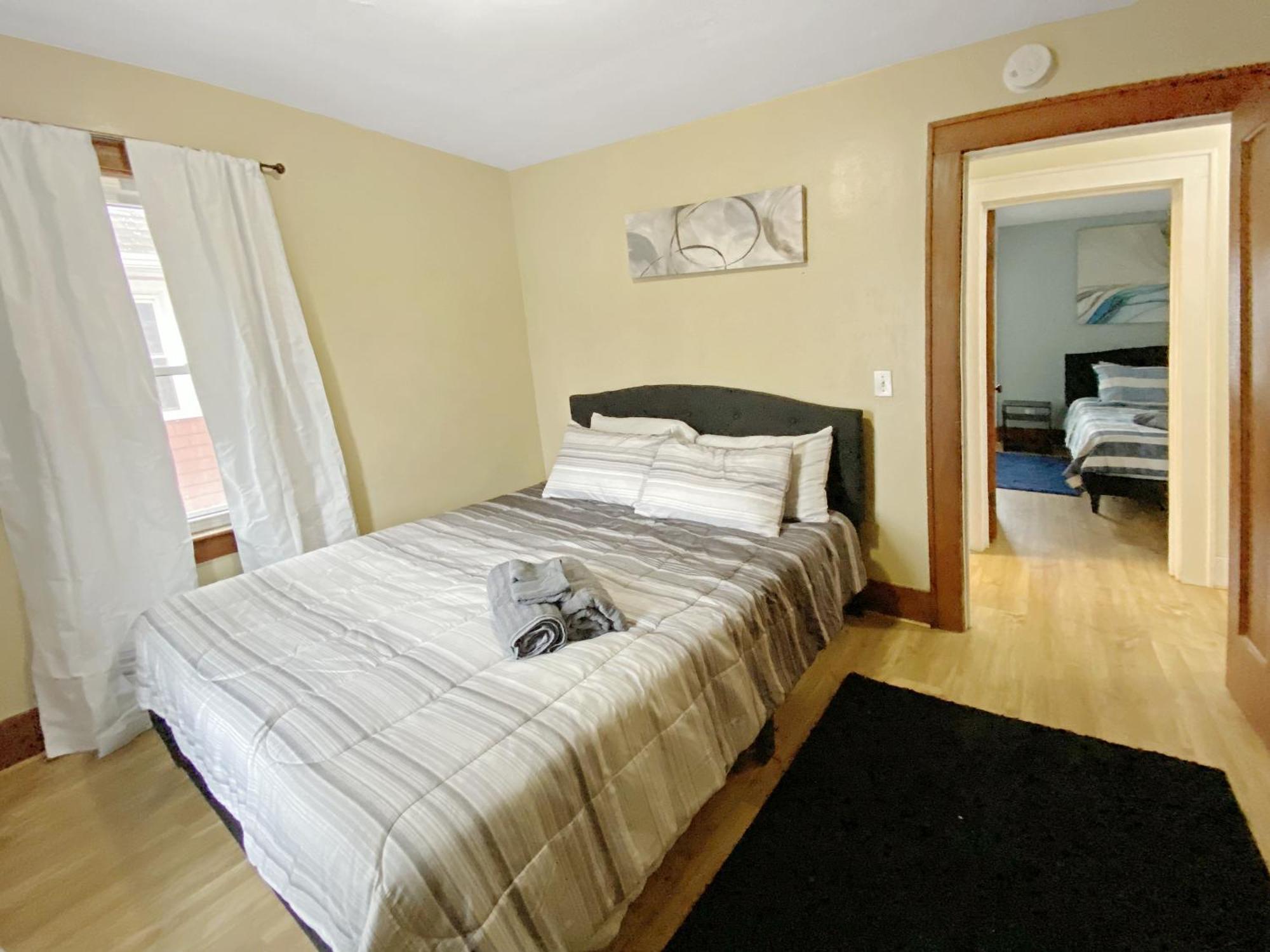Lux 3br, Steps From Airport, U Of R & Grocery Stores Rochester