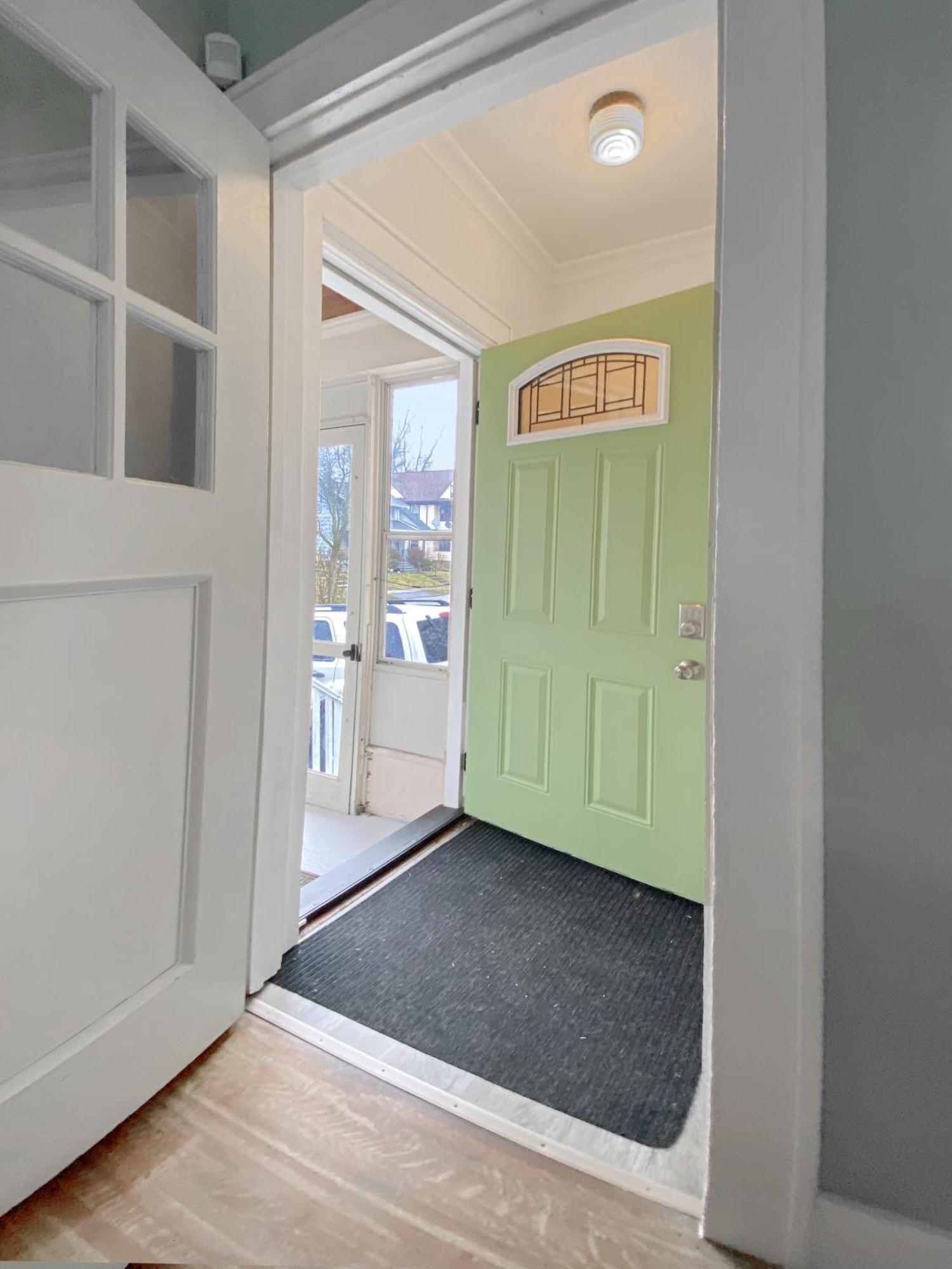 Lux 3br, Steps From Airport, U Of R & Grocery Stores Holiday home