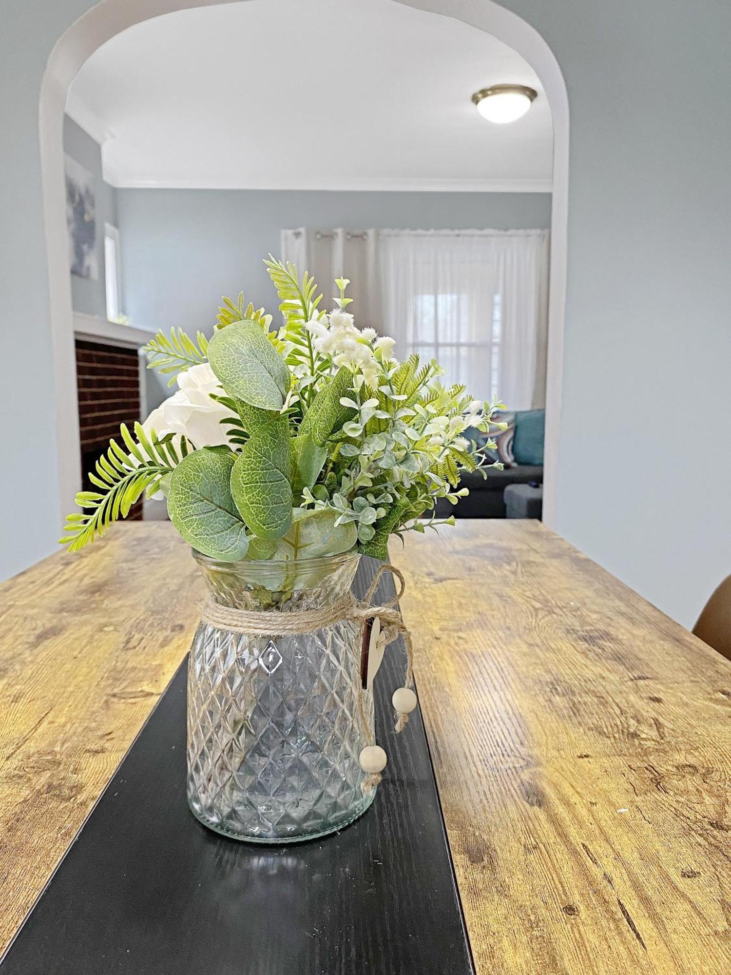 Holiday home Lux 3br, Steps From Airport, U Of R & Grocery Stores