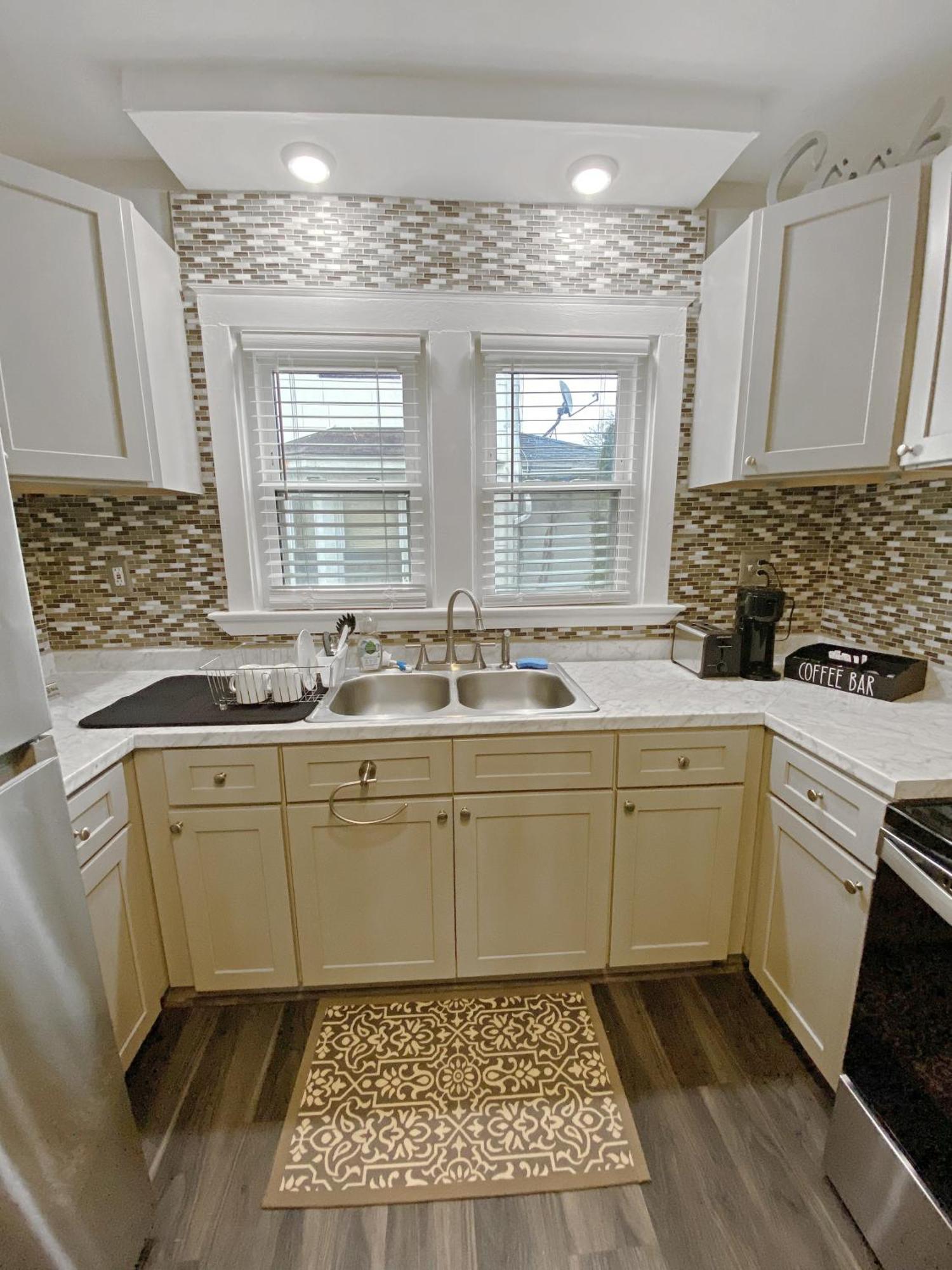 Holiday home Lux 3br, Steps From Airport, U Of R & Grocery Stores Rochester