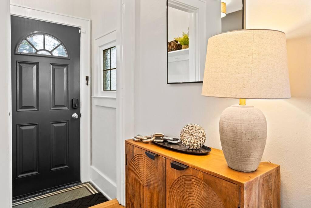 Holiday home Gem: 3br Near All! *