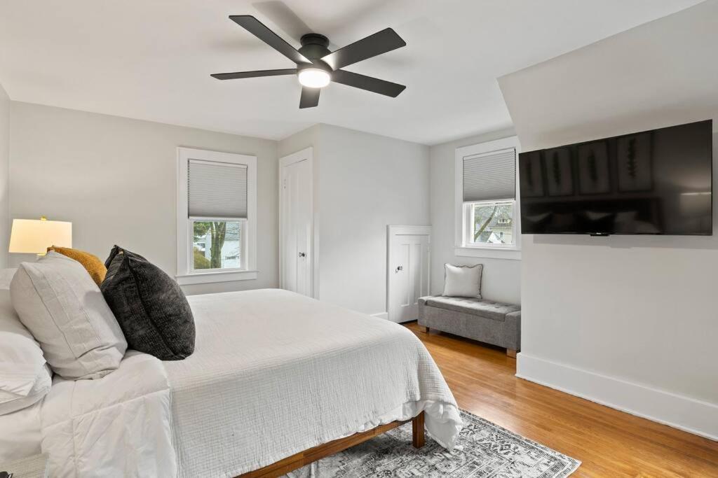 Holiday home Gem: 3br Near All!