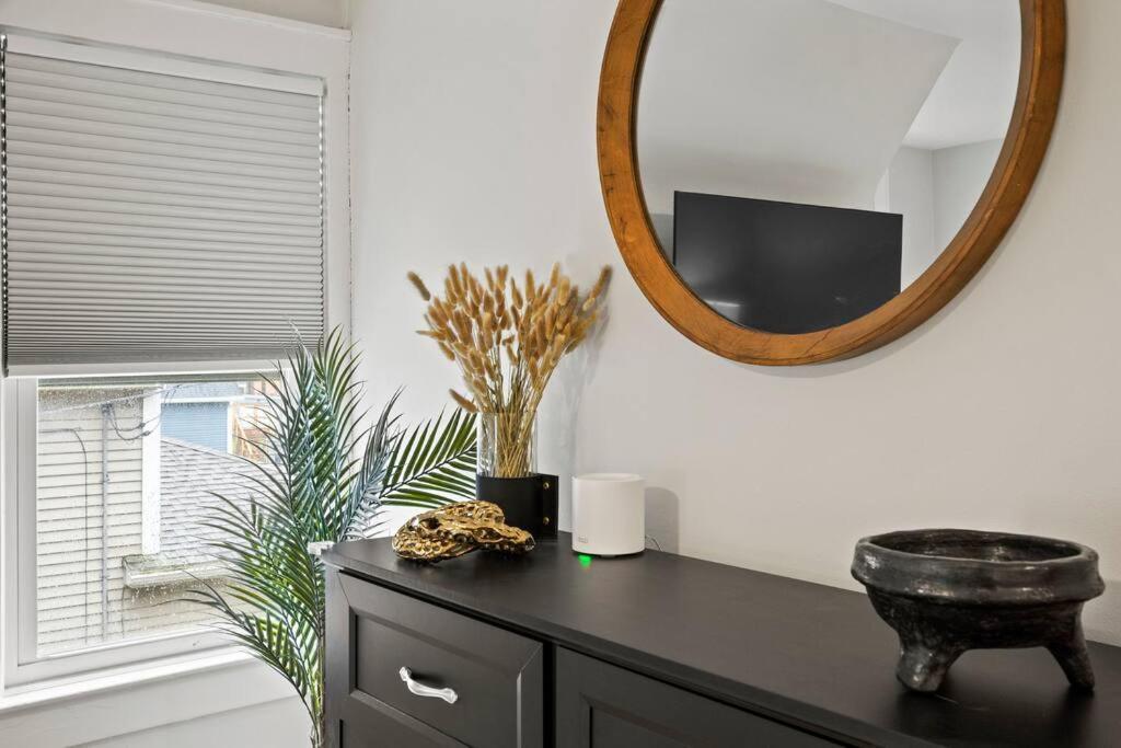 Gem: 3br Near All! Holiday home *