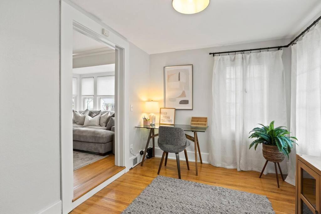 Holiday home Gem: 3br Near All!