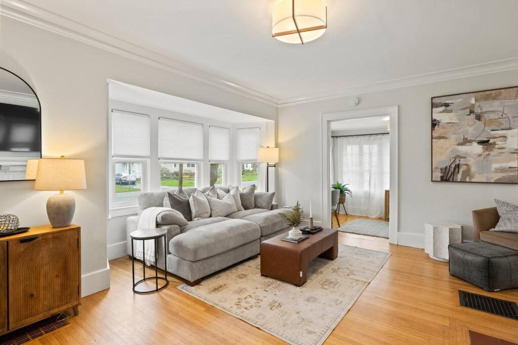Gem: 3br Near All! Holiday home