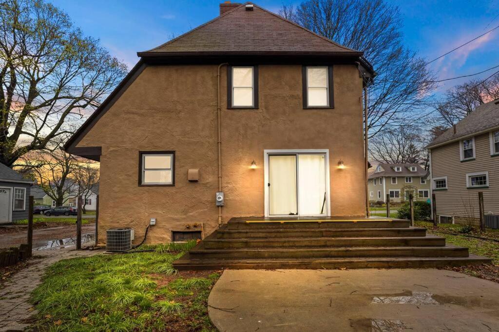 Gem: 3br Near All! Holiday home