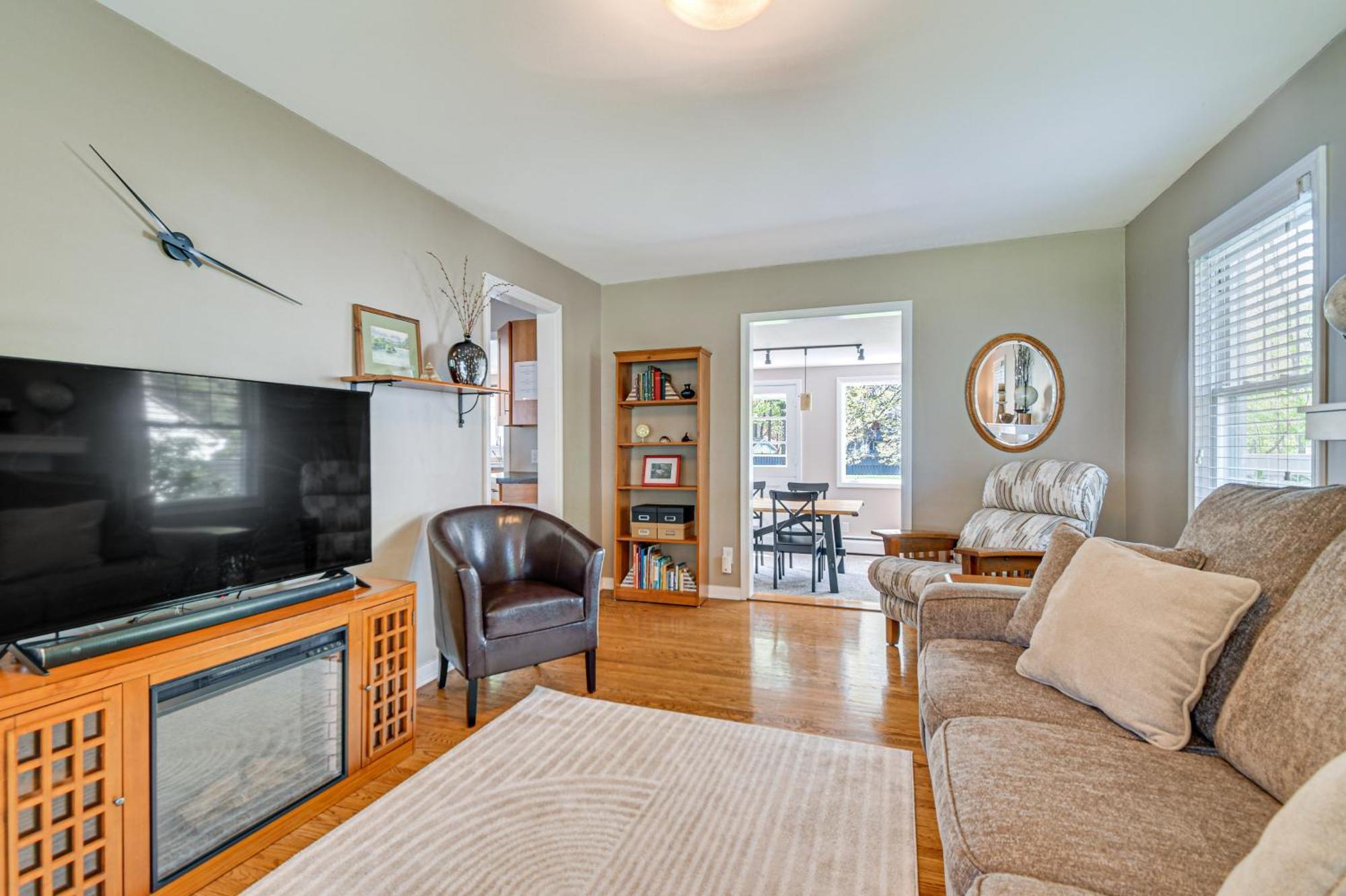 House With Fire Pit, Grill And Patio! Holiday home Rochester