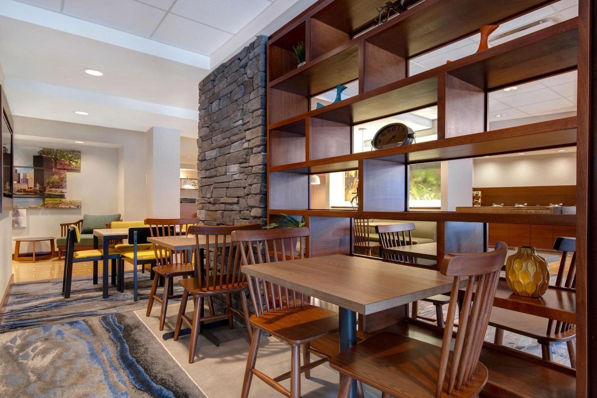 Hotel Fairfield And By Marriott West/greece