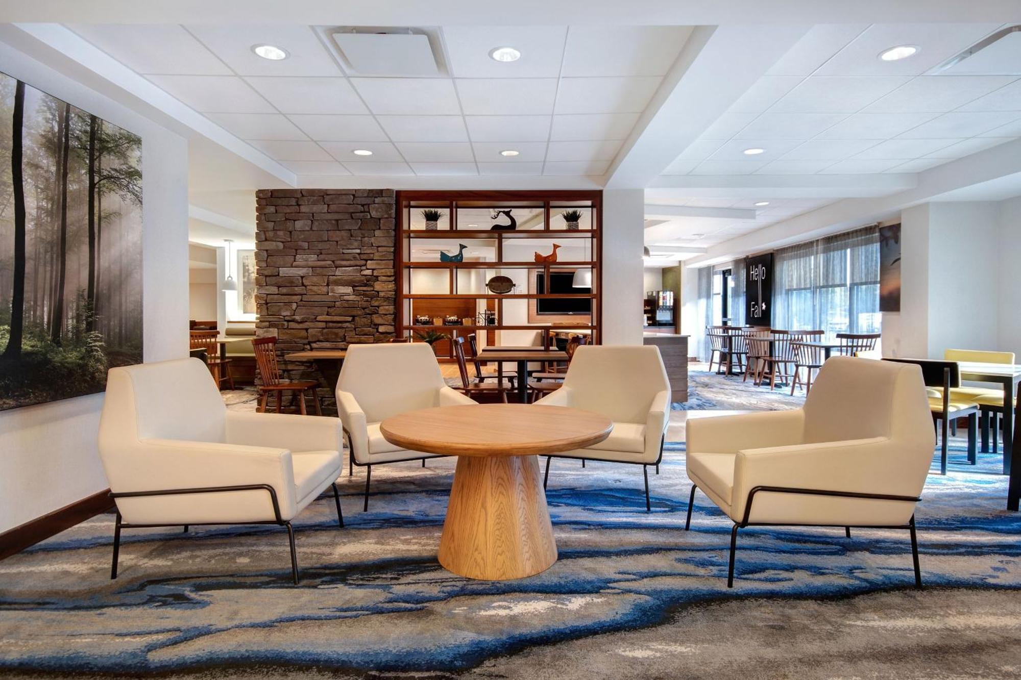 Hotel Fairfield And By Marriott West/greece