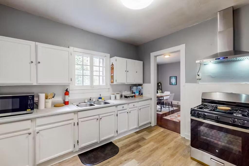 Champlain Gem - 4 Bedroom House Holiday home Rochester