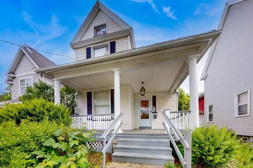 Champlain Gem - 4 Bedroom House