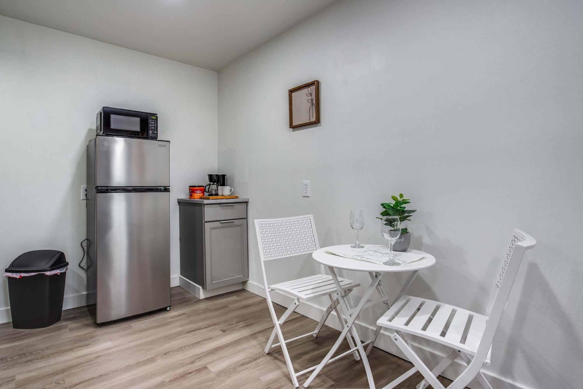 Newly Renovated Bright Apartment