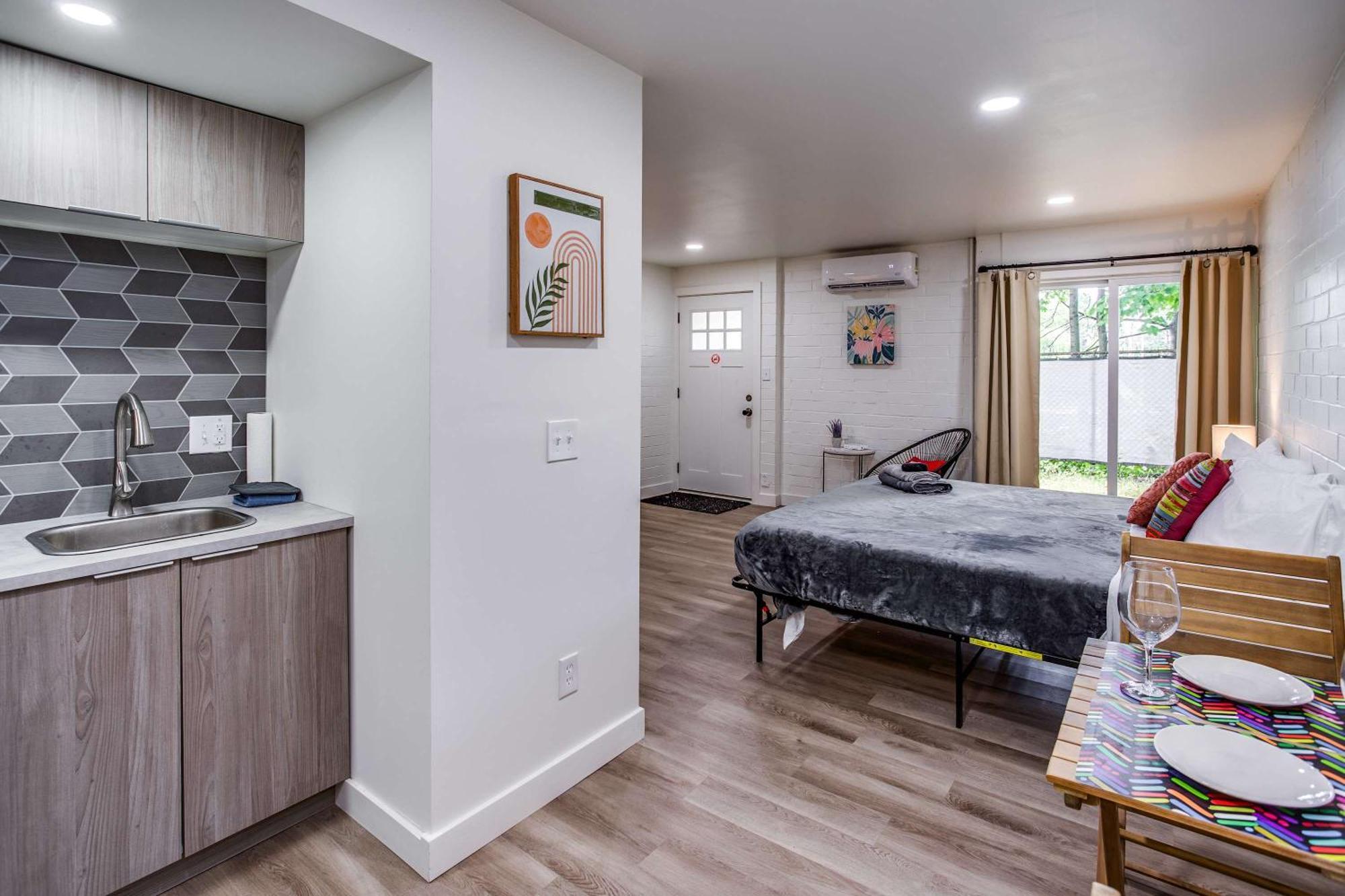 Newly Renovated Bright Apartment