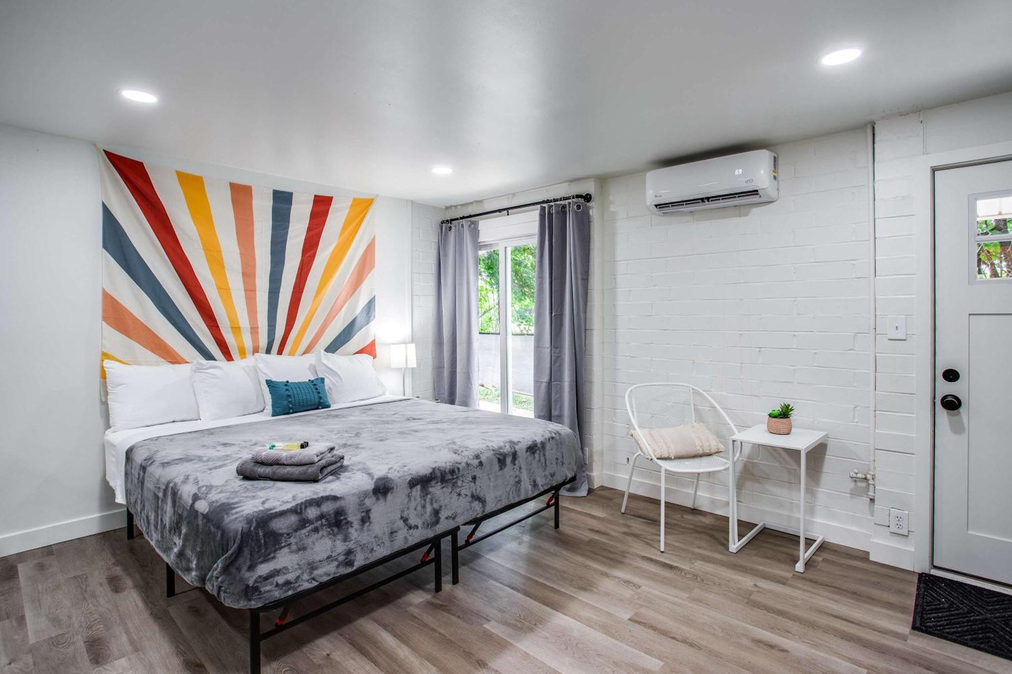 Newly Renovated Bright Apartment
