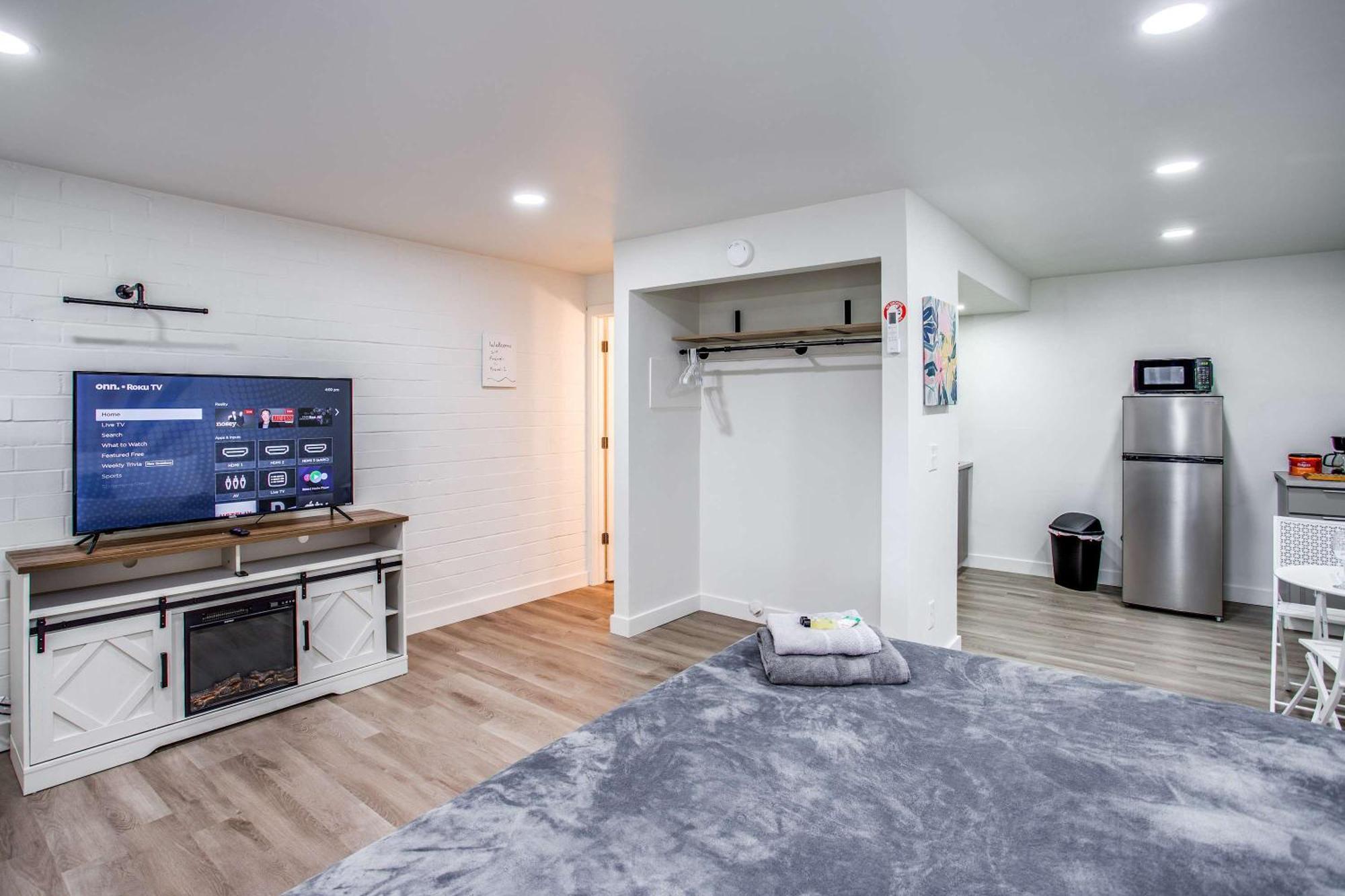 Newly Renovated Bright Apartment