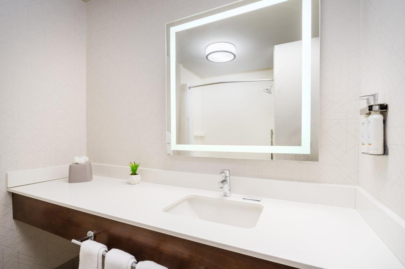 Hotel Express Irondequoit By Ihg 2*