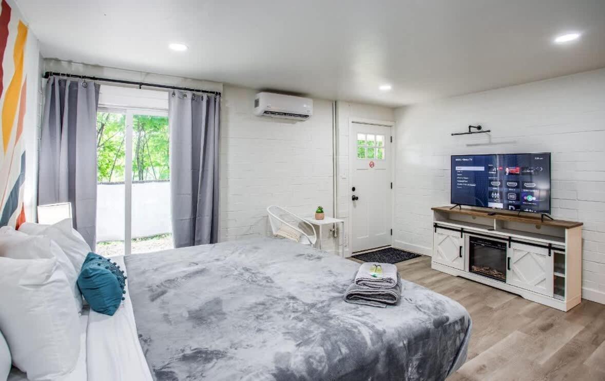 Newly Renovated Bright Apartment