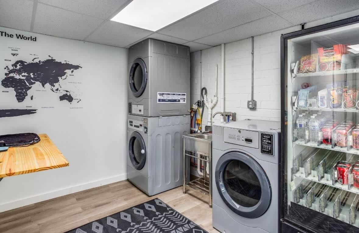 Newly Renovated Bright Apartment *