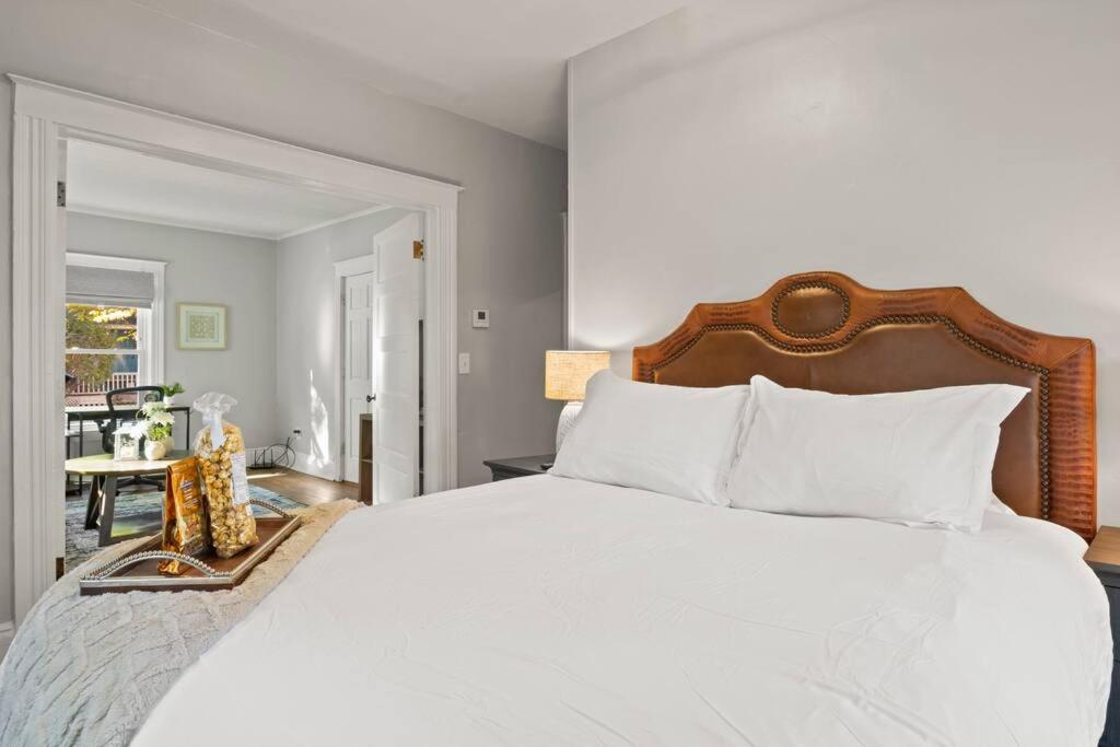 Beautiful One Bed In Lovely Park Ave Neighborhood Apartment