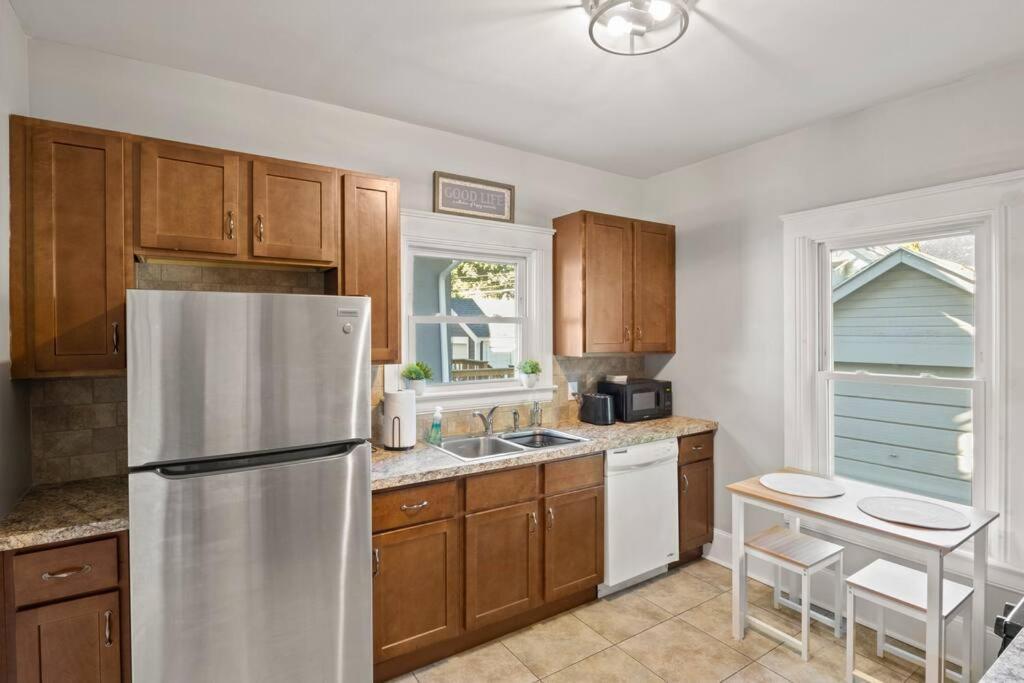 Beautiful One Bed In Lovely Park Ave Neighborhood Rochester