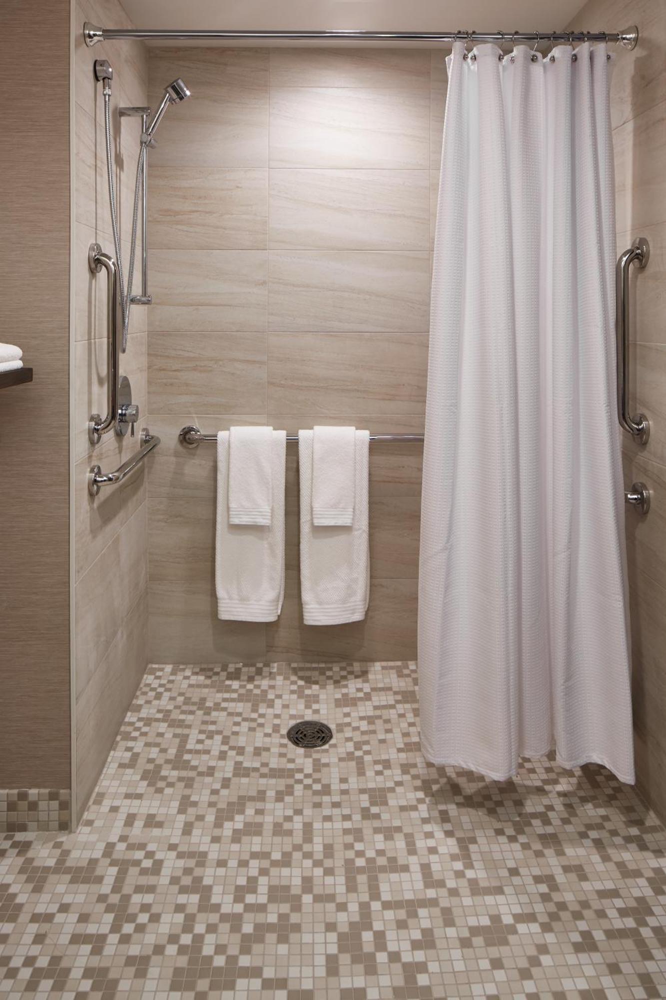 Hotel The Del Monte Renaissance &
