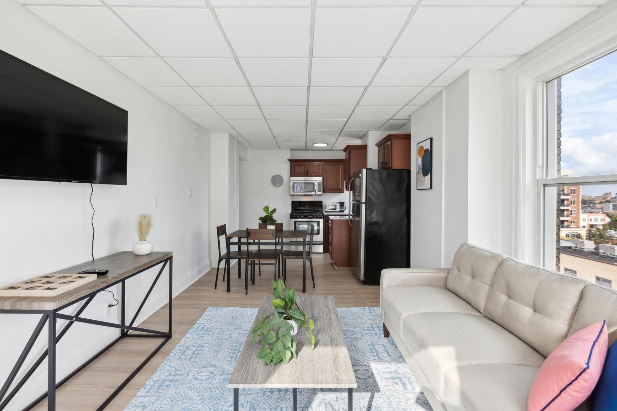 East 636i Cozy & Comfy I Downtown I Gym *