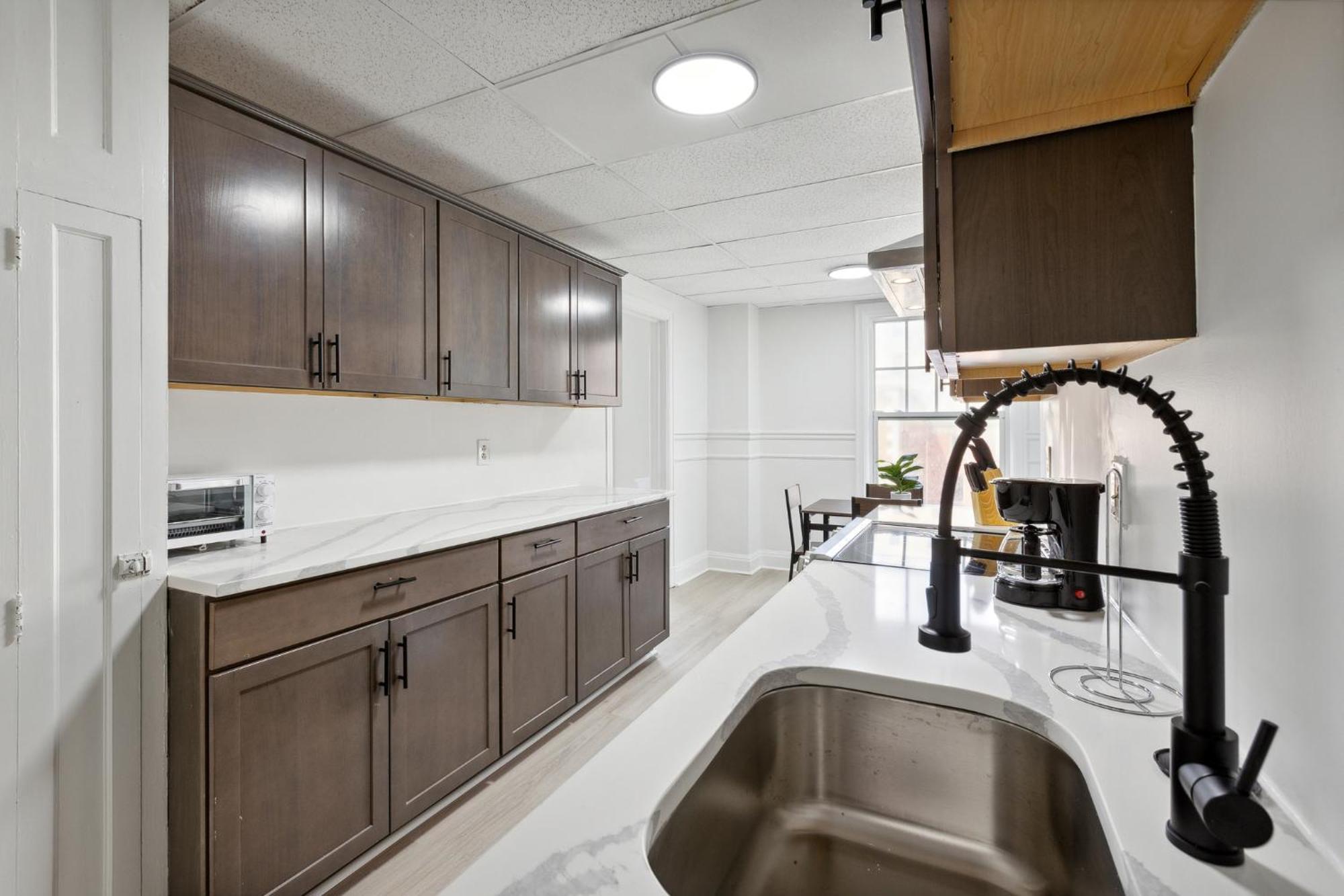 East 419i Modern I Pool I Gym Apartment *