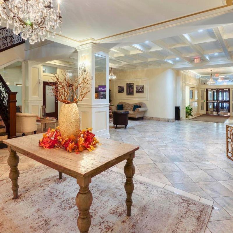Apartment East 419i Modern I Pool I Gym *