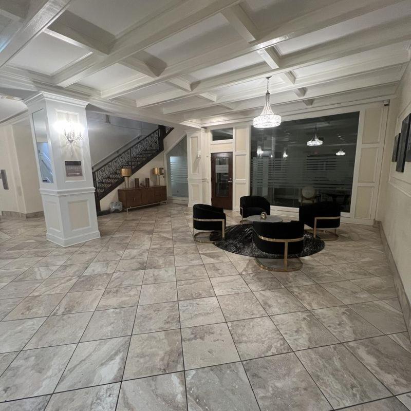 East 419i Modern I Pool I Gym * Rochester