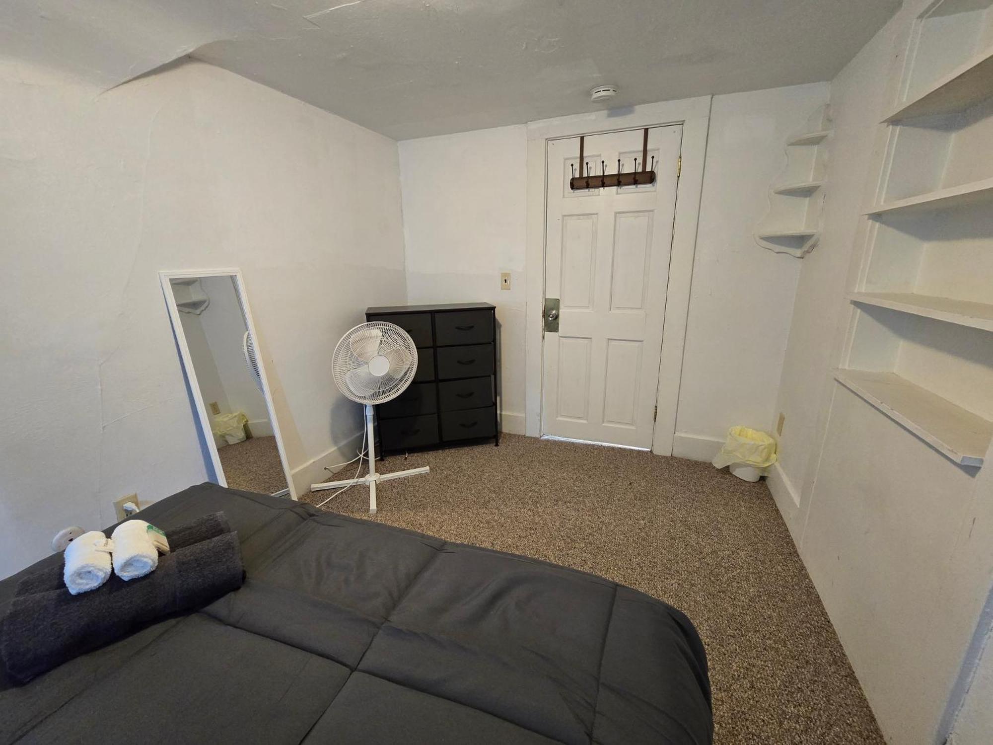 Homestay Private In Home- Near Hospitals And Universities