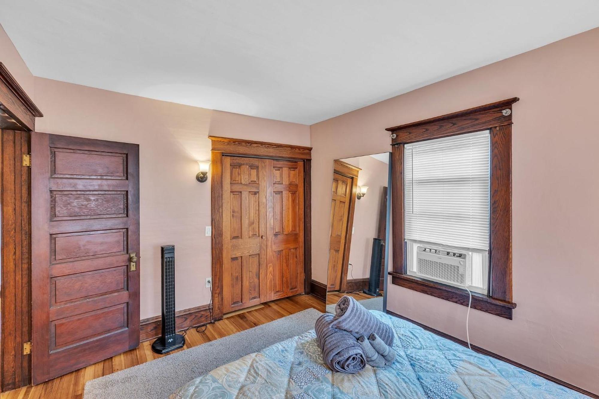 Charming Family Retreat- Cozy Comfort Awaits You! Holiday home *