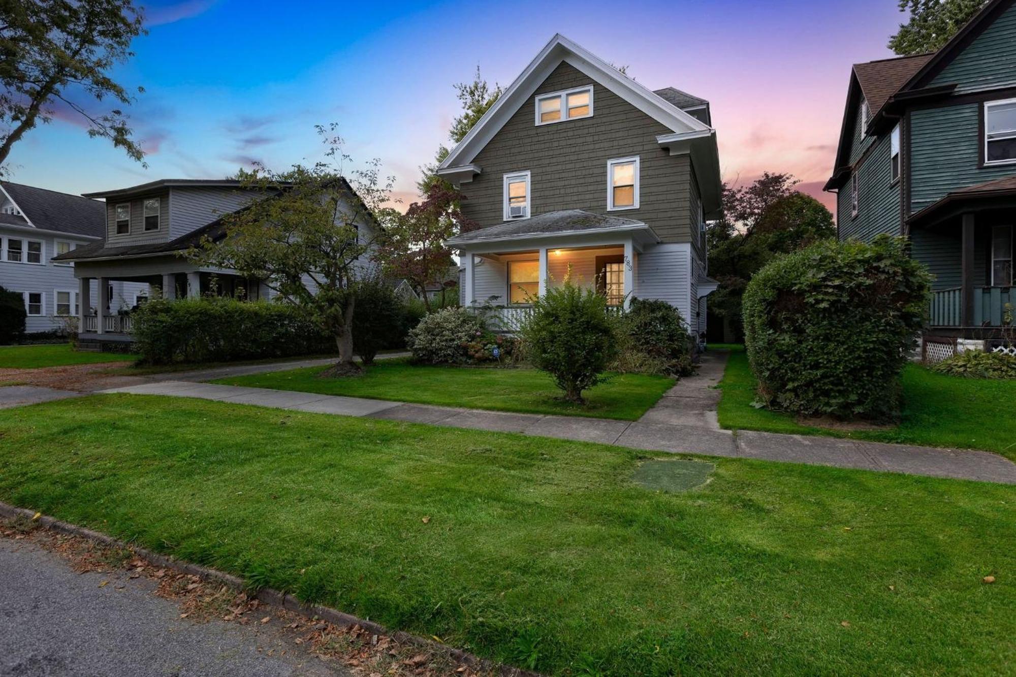 Charming Family Retreat- Cozy Comfort Awaits You! Holiday home