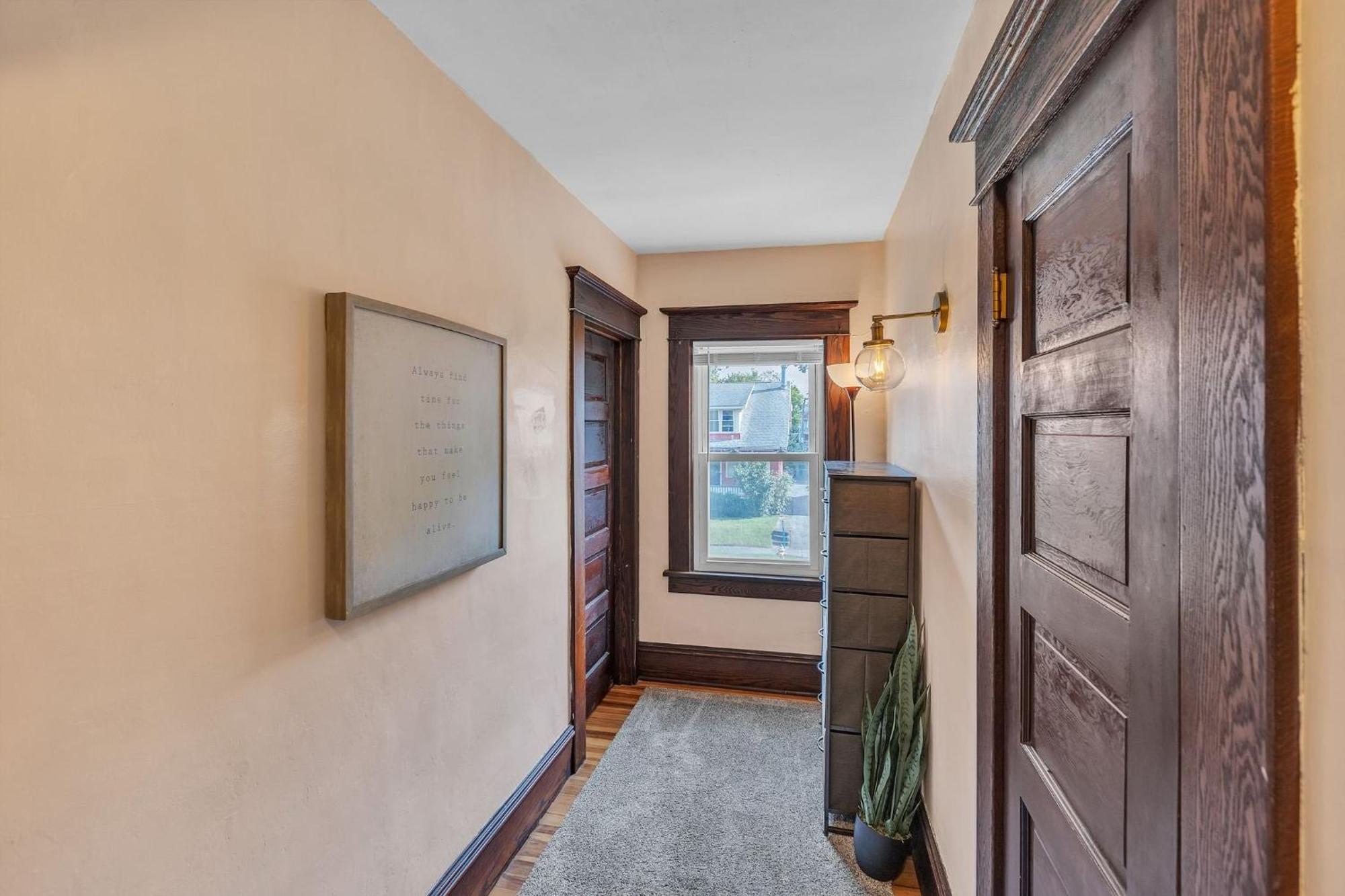 Charming Family Retreat- Cozy Comfort Awaits You! Rochester