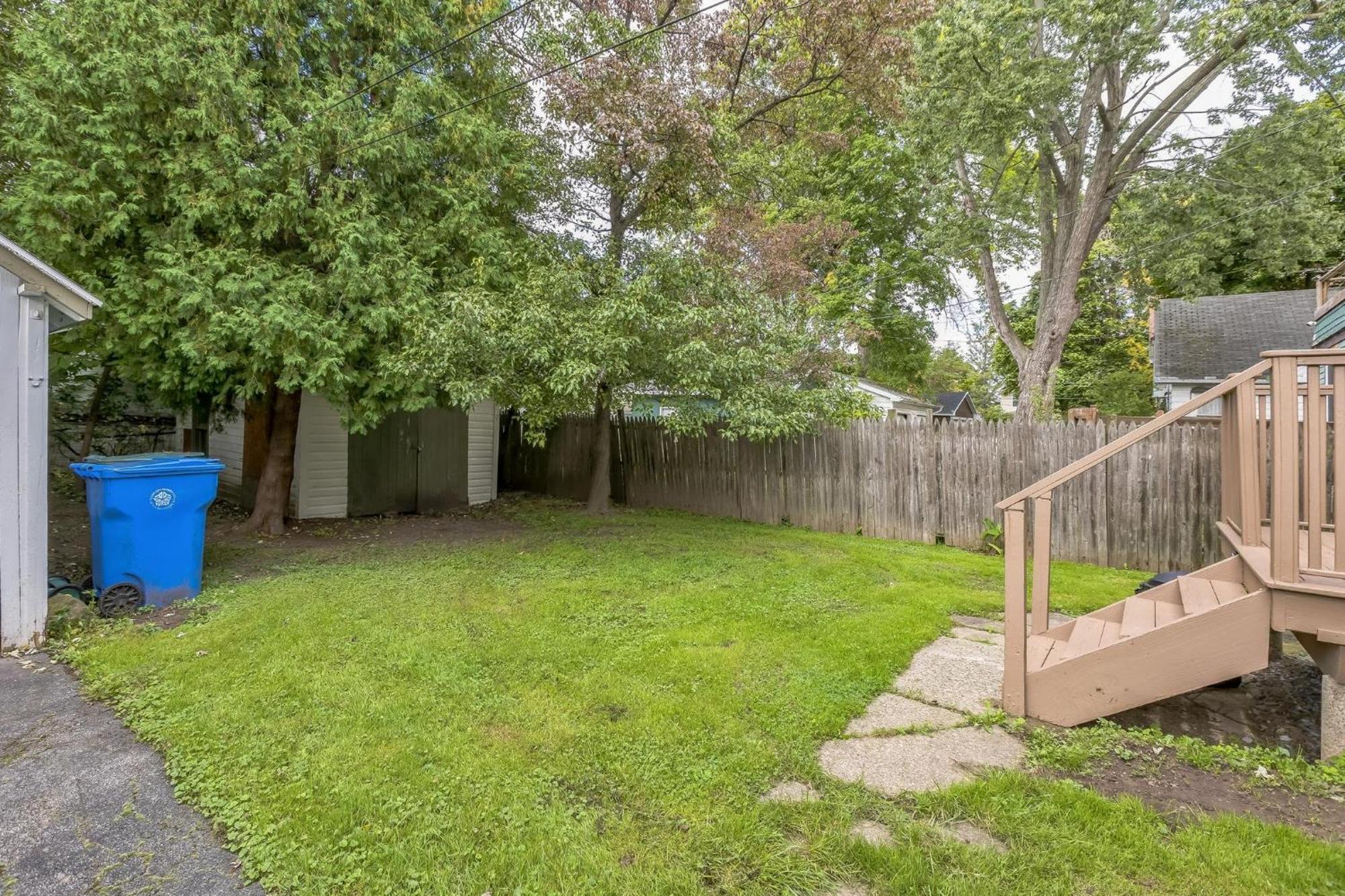 Charming Family Retreat- Cozy Comfort Awaits You! Rochester